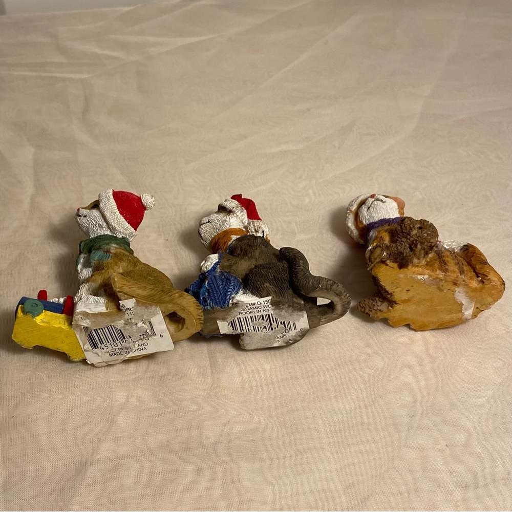Vintage cat figurine lot Holiday Christmas Cats Santa hat 3 kitties Playing 90s - Picture 6 of 16